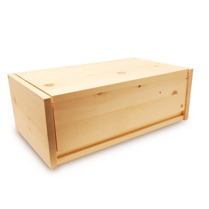 Bild zeigt Massivholz Zirbenholzbrotdose