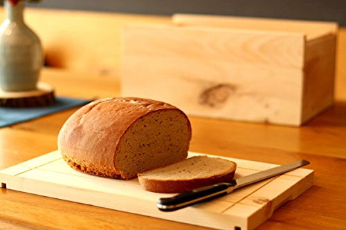 Bild zeigt Brot auf Schneidbrett